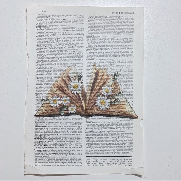 🌼 Vintage Dictionary Page Art Open Book with Daisies Cottagecore Wall Decor - Picture 3 of 3